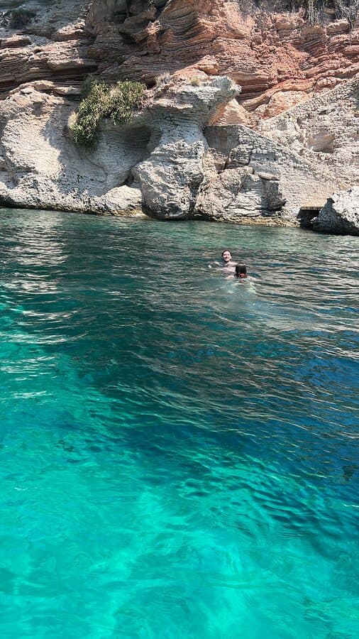 Kristallklares türkises Wasser an Mallorcas Küste